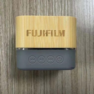 Eco-Friendly Bamboo Mini Bluetooth Speaker for Travel and Outdoor

图片 Title：3W Portable Bamboo Bluetooth Speaker with Sustainable Design
