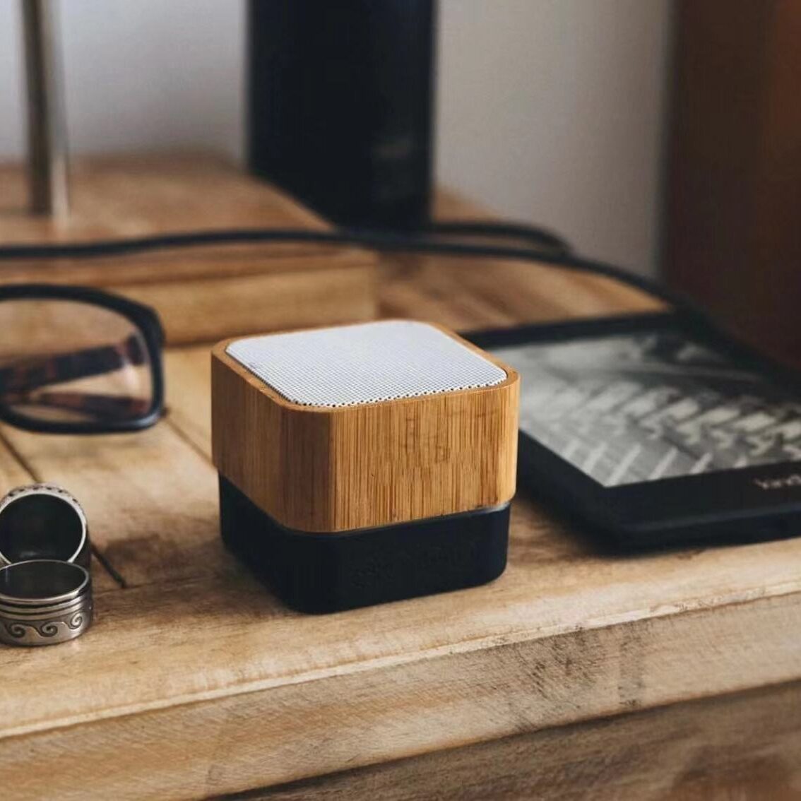 Eco-Friendly Bamboo Mini Bluetooth Speaker for Travel and Outdoor 图片 Title:3W Portable Bamboo Bluetooth Speaker with Sustainable Design