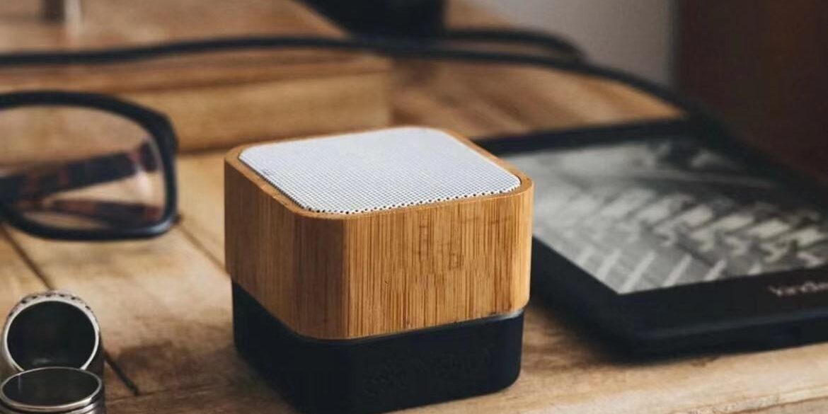 Eco-Friendly Bamboo Mini Bluetooth Speaker for Travel and Outdoor 图片 Title：3W Portable Bamboo Bluetooth Speaker with Sustainable Design