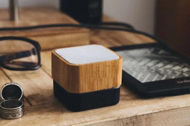 Eco-Friendly Bamboo Bluetooth Speaker 3W Mini Portable Wireless Travel Gadget (6) Eco-Friendly Bamboo Mini Bluetooth Speaker for Travel and Outdoor 图片 Title:3W Portable Bamboo Bluetooth Speaker with Sustainable Design