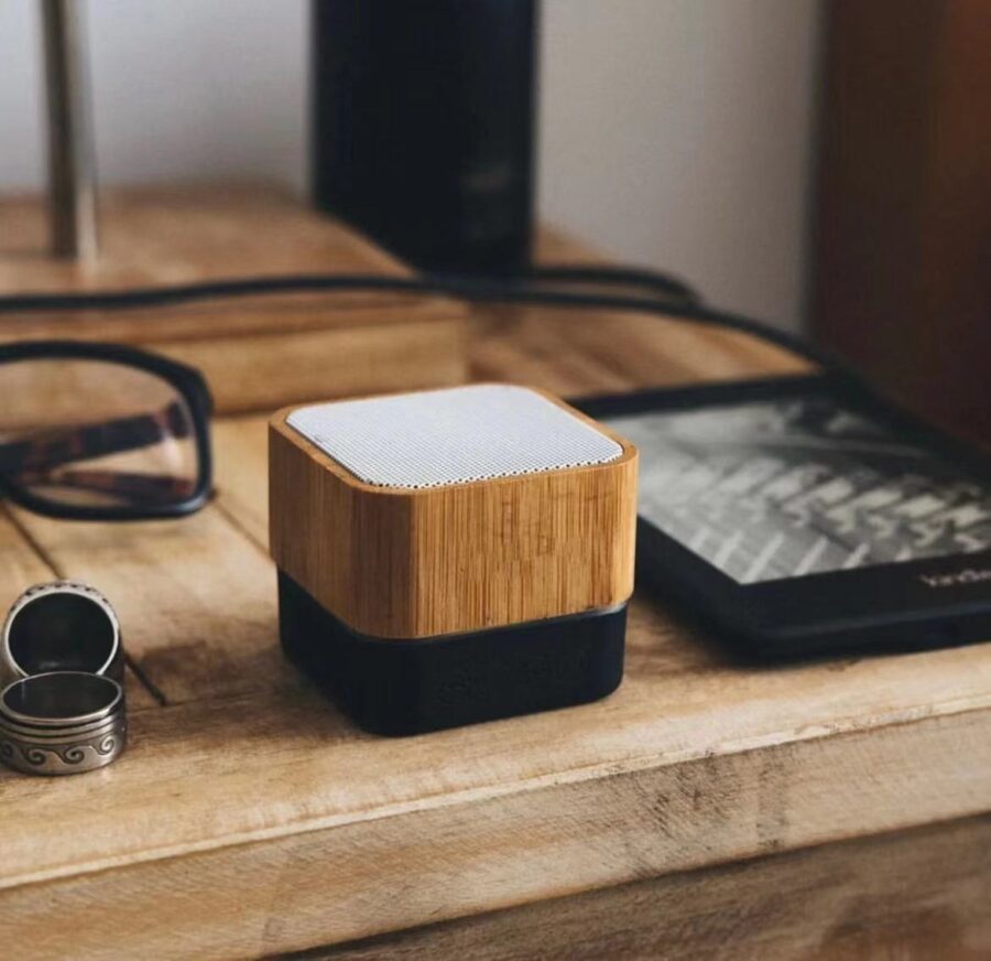 Eco-Friendly Bamboo Mini Bluetooth Speaker for Travel and Outdoor 图片 Title:3W Portable Bamboo Bluetooth Speaker with Sustainable Design