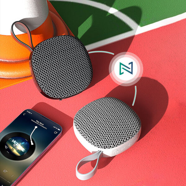 Portable outdoor Bluetooth speaker for sports and entertainment